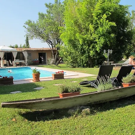 Mas La Provence 3* LʼIsle-sur-la-Sorgue